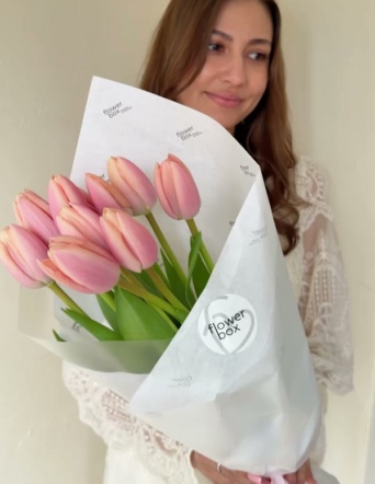 Букет из 11 лососевых тюльпанов в оформлении №2140