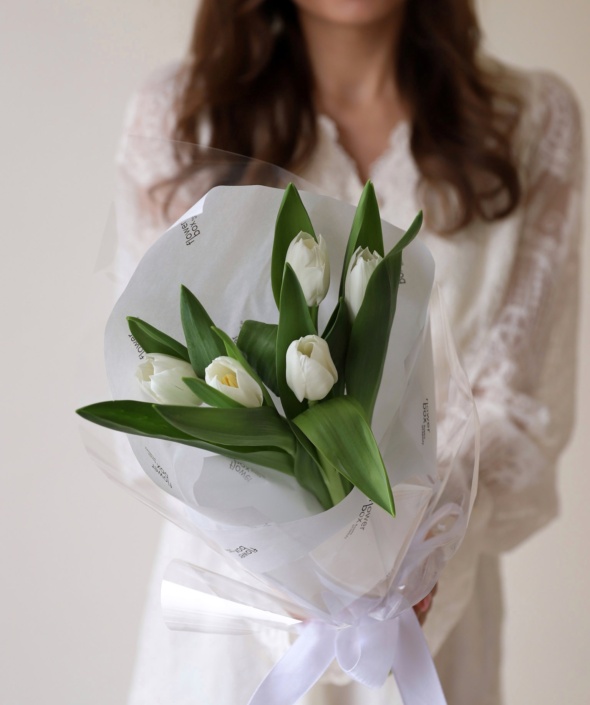 Букет из 5 гладких тюльпанов в оформлении №2146