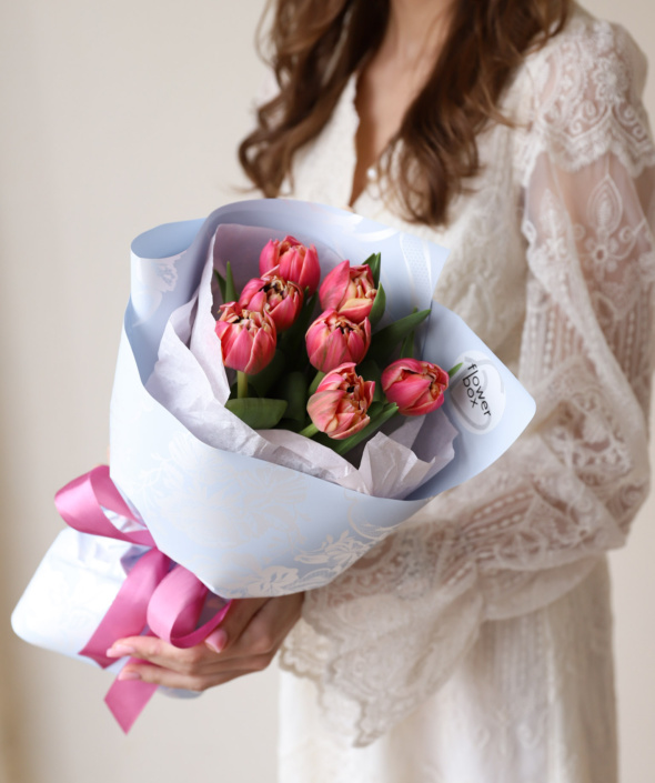 Букет из 7 махровых тюльпанов Колумбус в оформлении №2142
