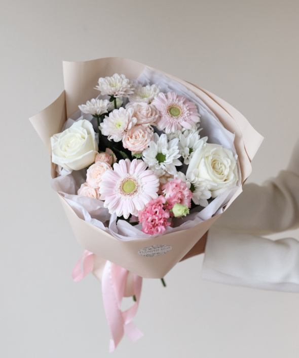 Букет нежный сборный в бежевом оформлении №888