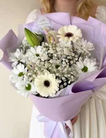 Букет с лилией в белой гамме №1003