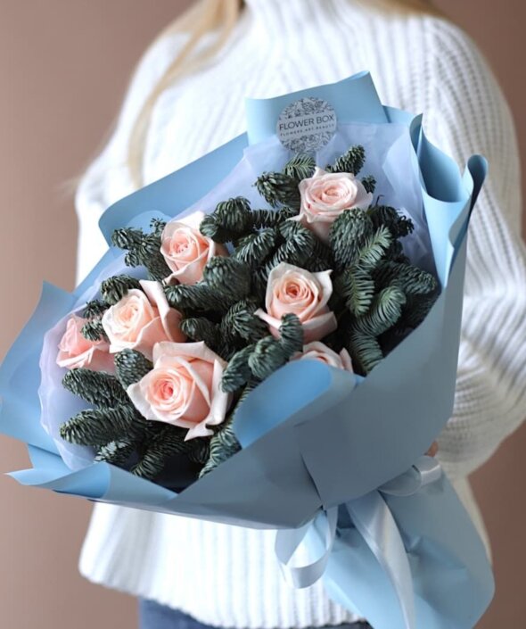 Букет с нежными розами и нобилисом №1831