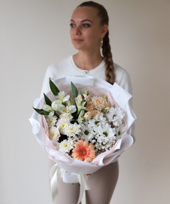 Букет в белом оформлении №1946