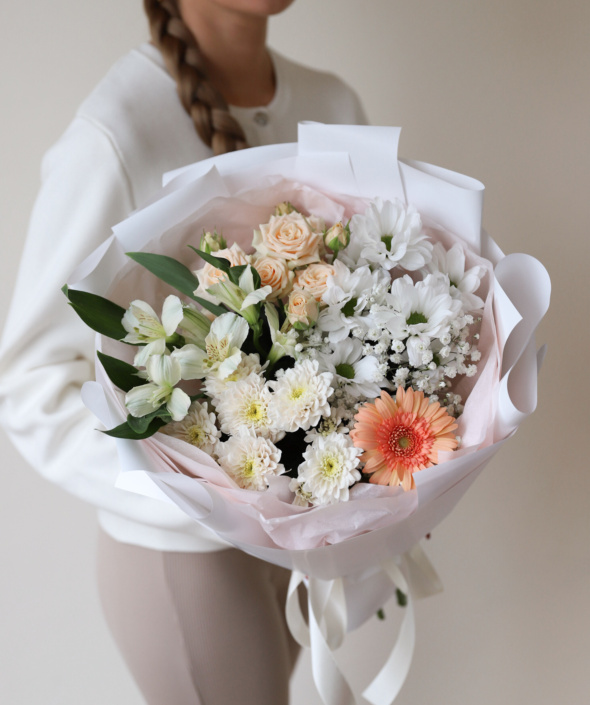 Букет в белом оформлении №1946