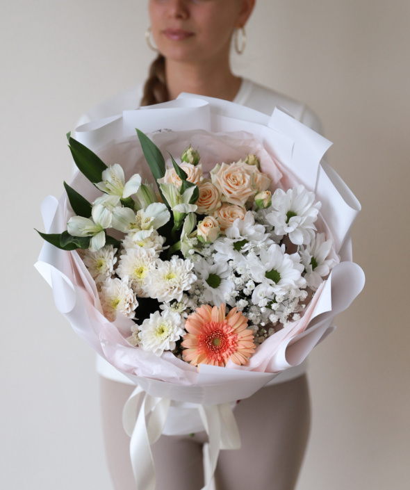 Букет в белом оформлении №1946