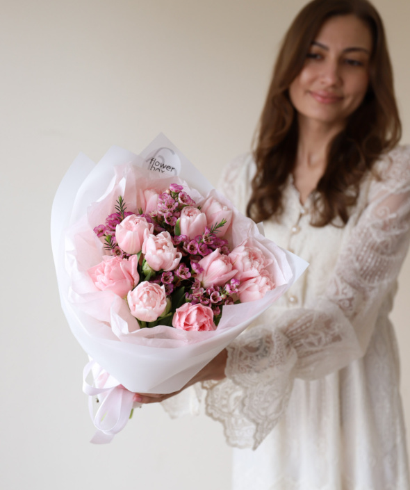 Дуобукет из махровых тюльпанов и хамелациума №2143