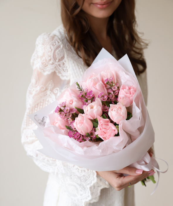 Дуобукет из махровых тюльпанов и хамелациума №2143