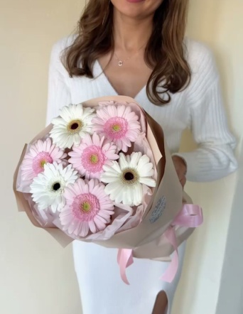 Букет гермини в бежевом оформлении №1406