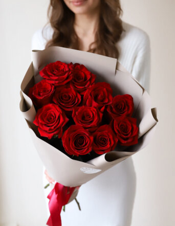 Красные розы в бежевом оформлении (11 шт) №510