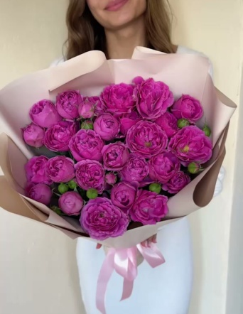 Букет кустовых роз в бежевом оформлении (7 шт) №1207