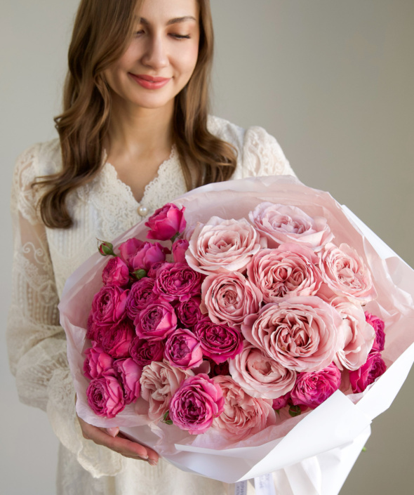 Микс роз в белом оформлении №1676