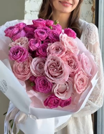 Микс роз в белом оформлении №1676