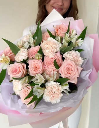 Нежный букет с альстромерией №2047