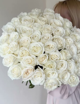Розы белые в ленту (51 шт) №1900