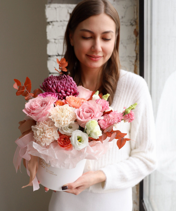 Сборный букет в шляпной коробке №2122