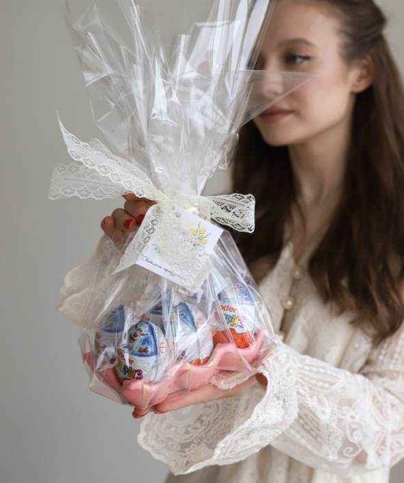 Шоколадные яйца Kinder Сюрприз на подставке ручной работы №2151