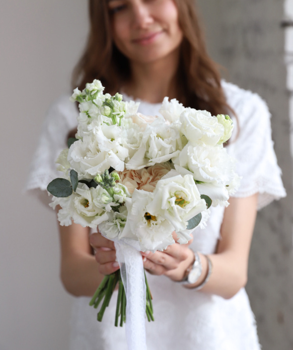 Свадебный букет с кремовыми розами №955