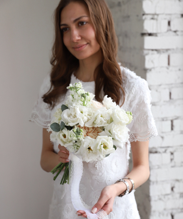 Свадебный букет с кремовыми розами №955