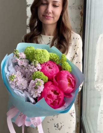 Яркий букет с пионами №2106